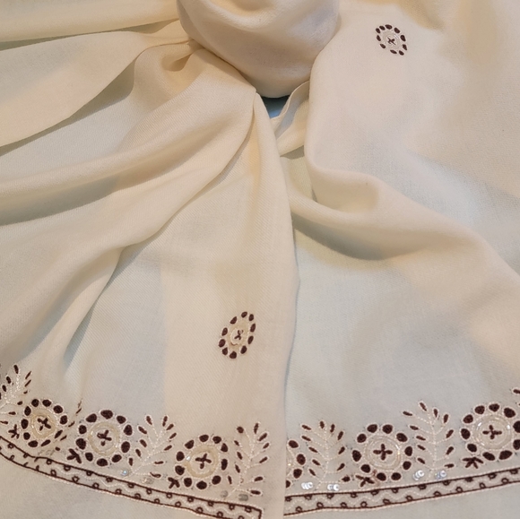 Cream color pure fine wool embroidered with mirror work large shawl. - Picture 2 of 8